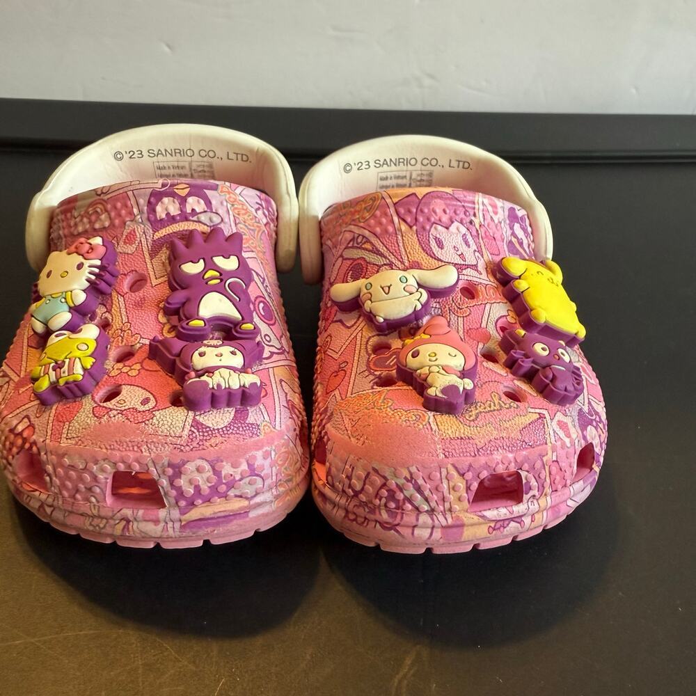 Crocs Hello Kitty & Friends C5 Pink Sanrio Collab Clogs with Jibbitz Charms - Picture 8 of 9
